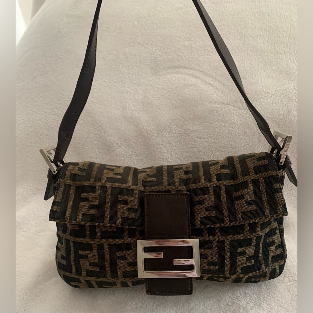 FENDI ZUCCA BROWN/TOBACCO CANVAS BAGUETTE…EUC RARELY USED!!👜👜 - Picture 2 of 11
